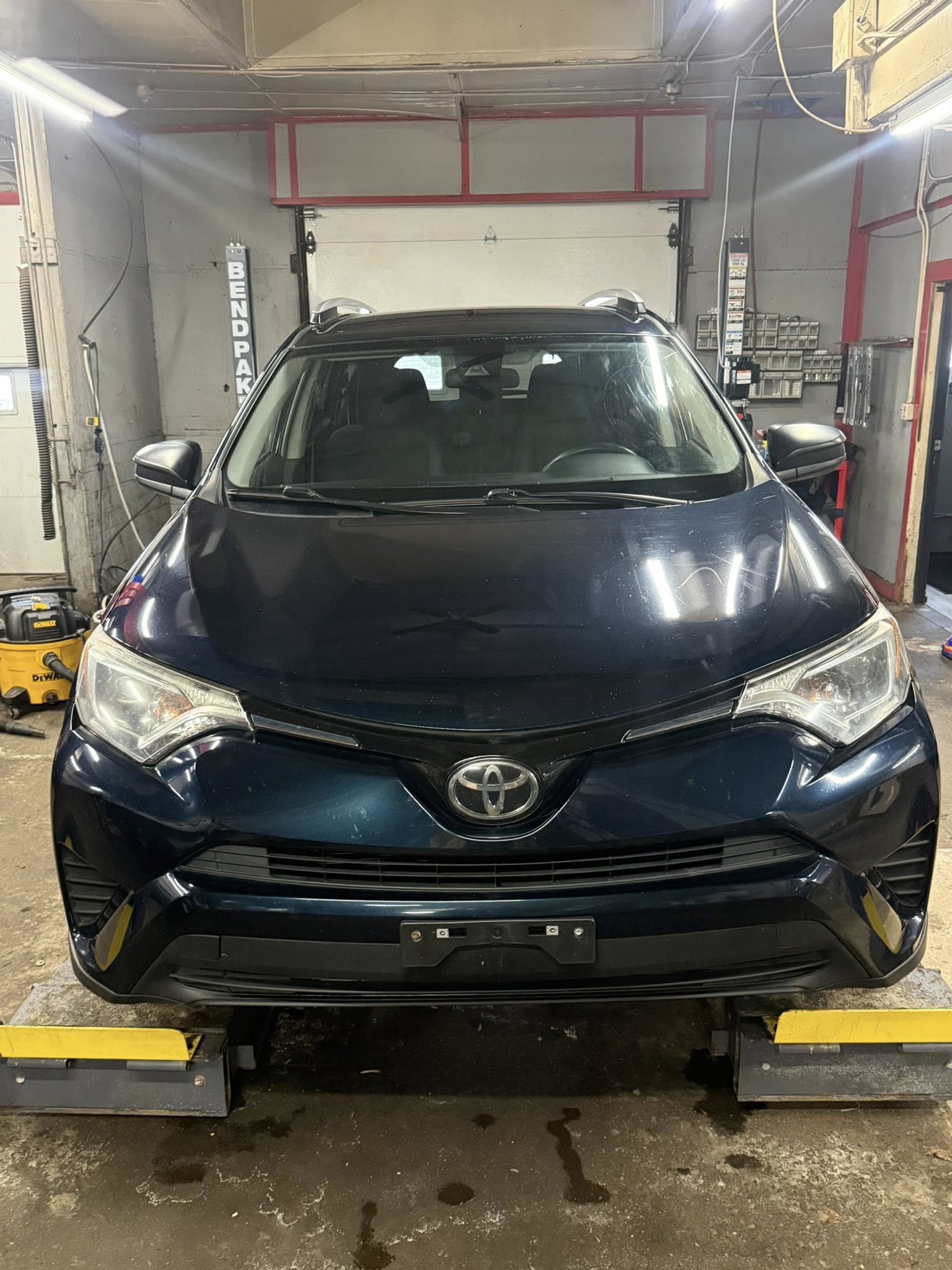 2018 Toyota RAV4 photo 2