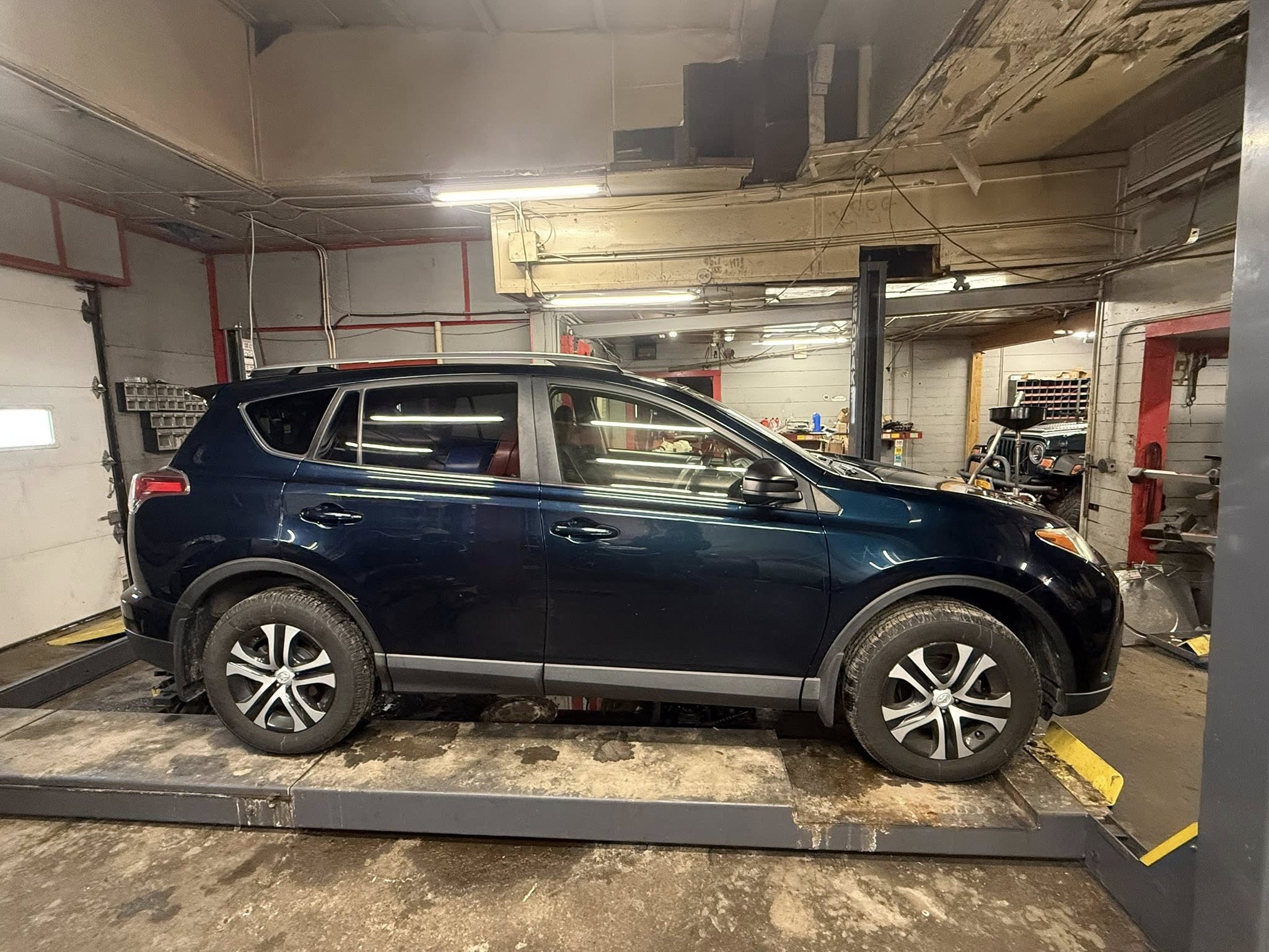 2018 Toyota RAV4 photo 3