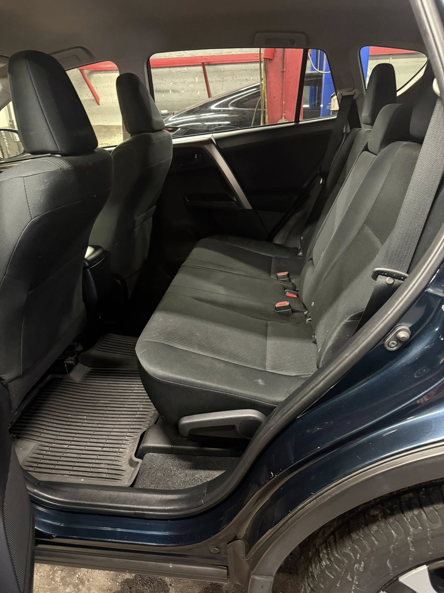 2018 Toyota RAV4 photo 6