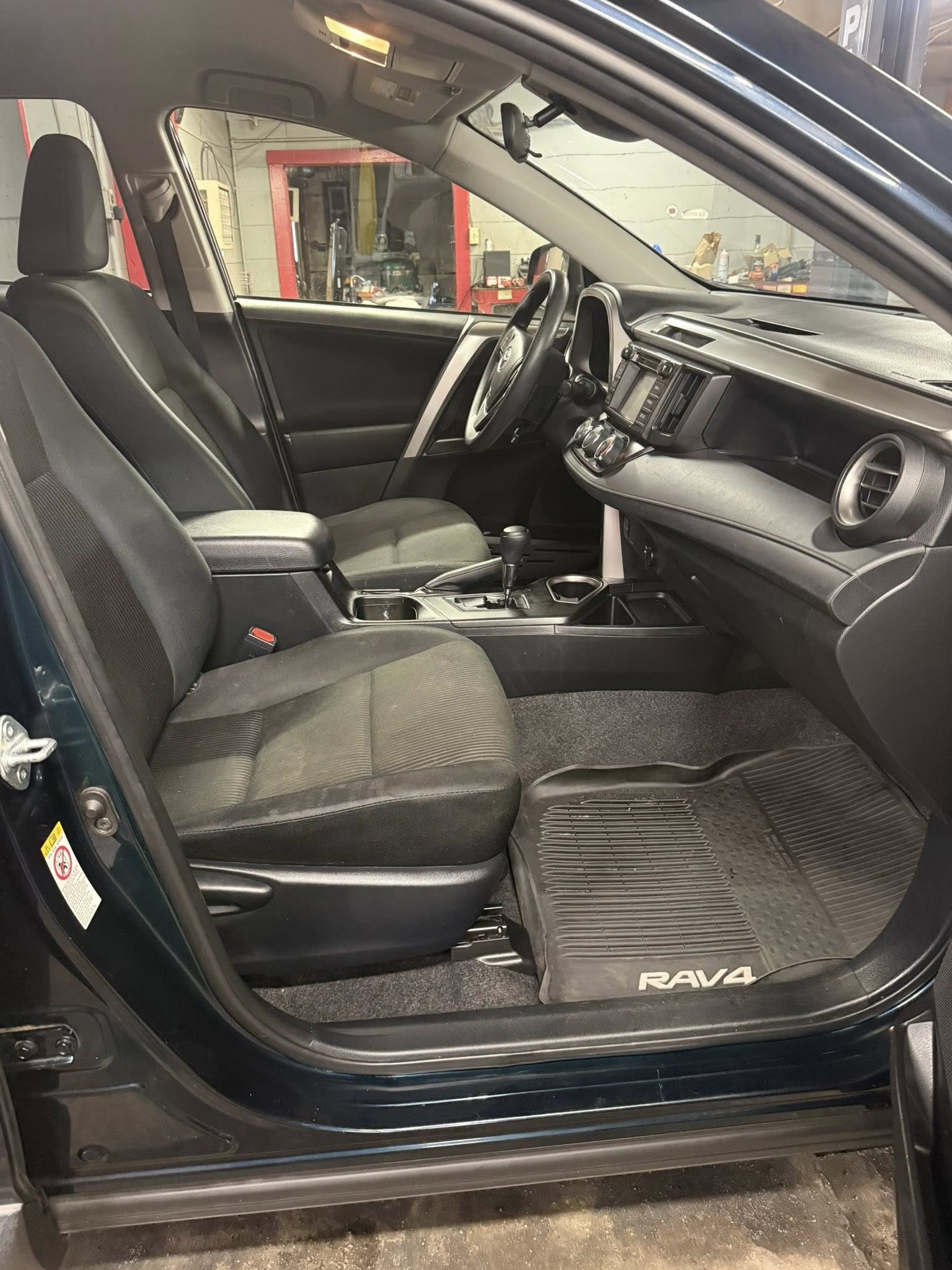 2018 Toyota RAV4 photo 9